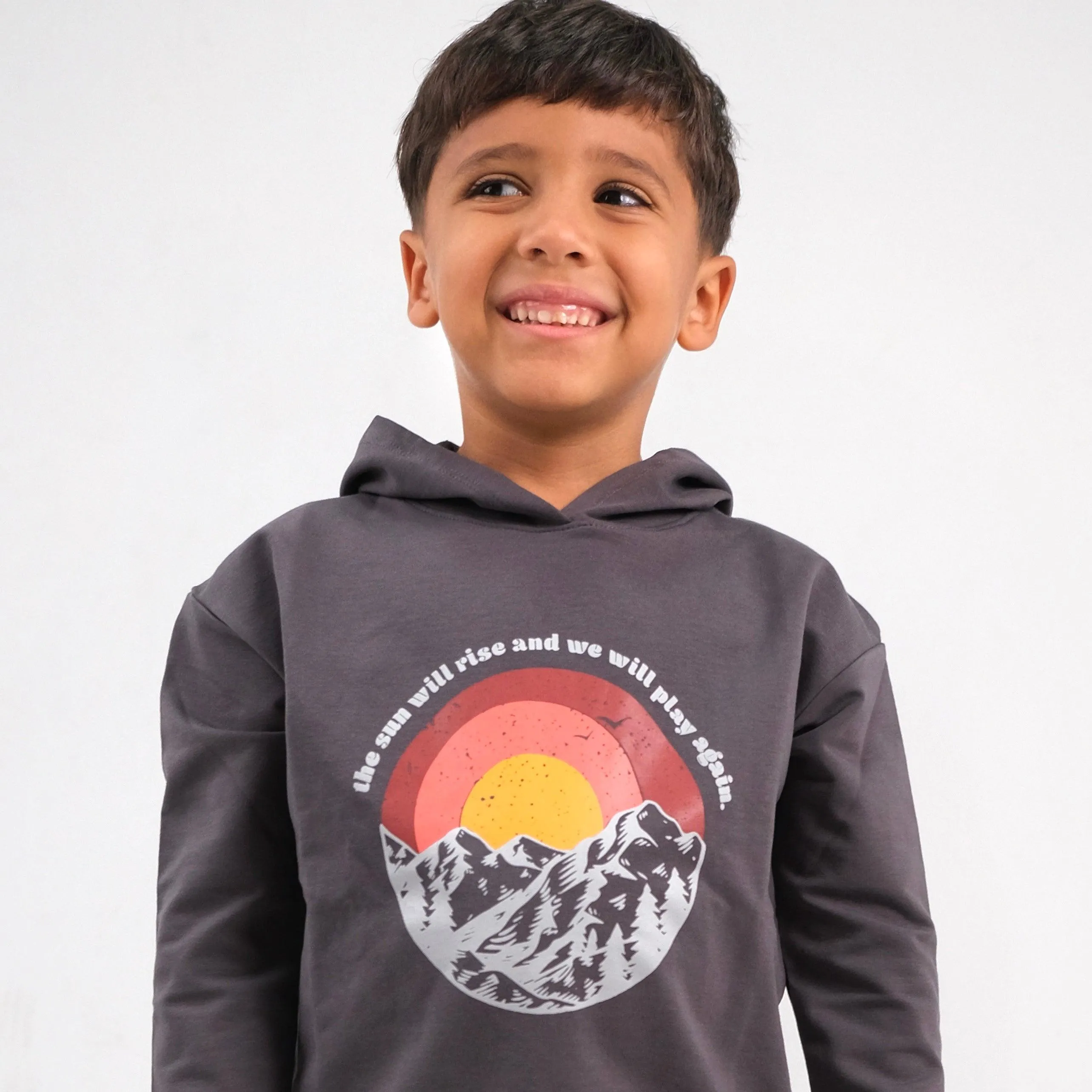 Mountain Top Long-Sleeved Hooded T-shirt
