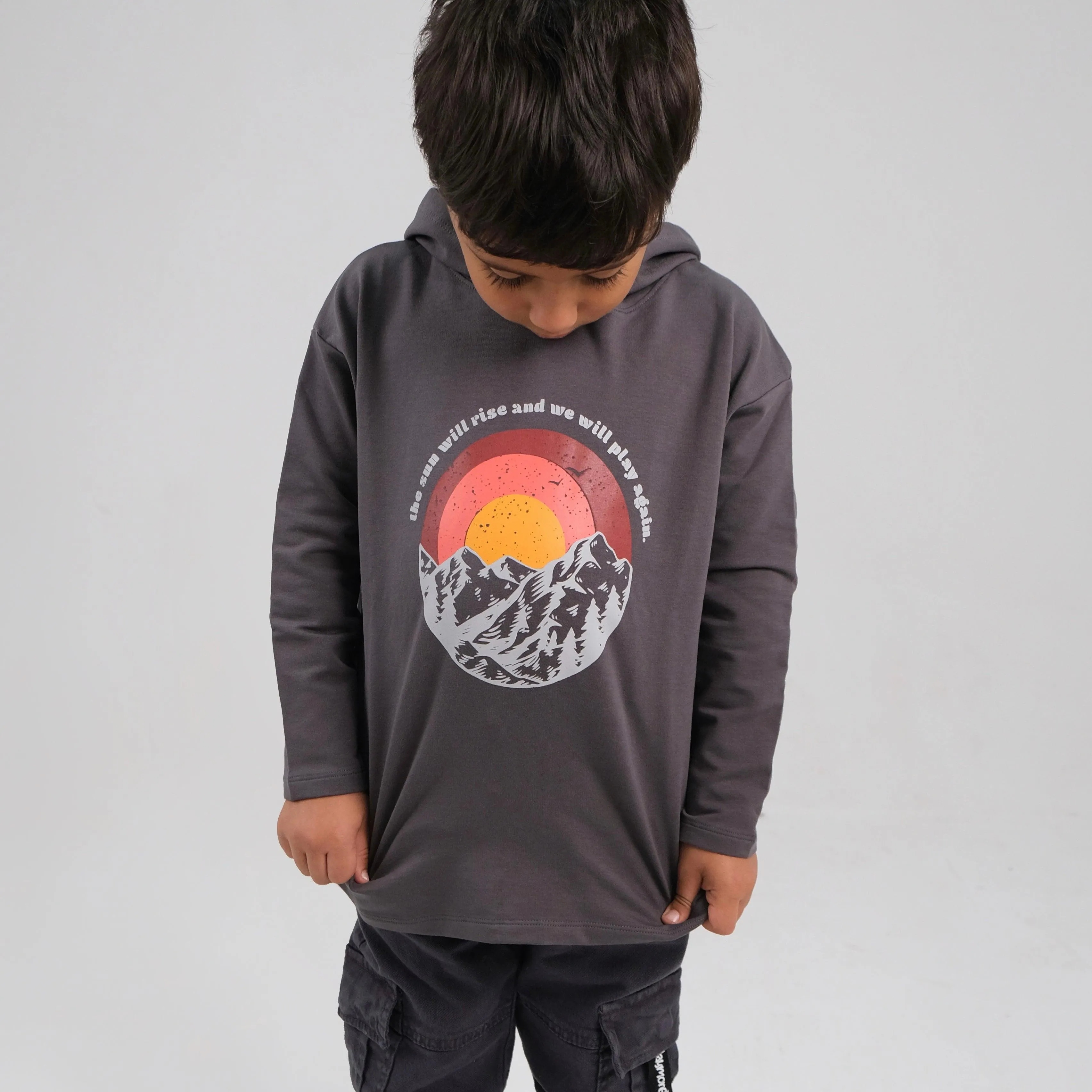 Mountain Top Long-Sleeved Hooded T-shirt