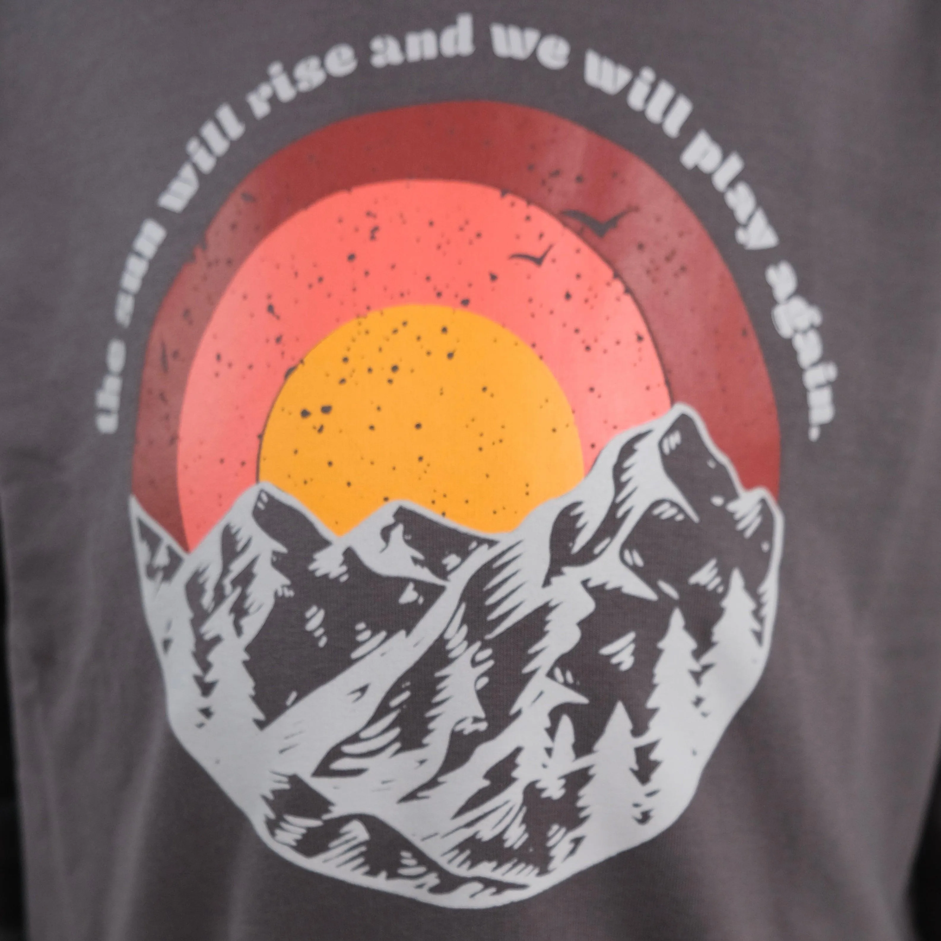 Mountain Top Long-Sleeved Hooded T-shirt